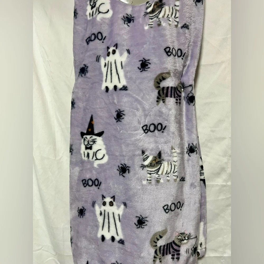 NWT Berkshire Purple Oversized Reversible Fleece Halloween Cat Throw Blanket